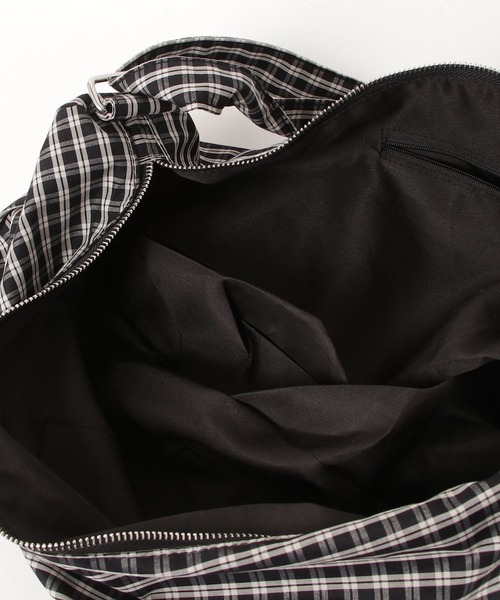 TONER（トナー）の「チェック柄ショルダーバッグ/ロゴプレート付き（ショルダーバッグ・レディース・ブラック/レッド・FREE）」の10枚目の写真