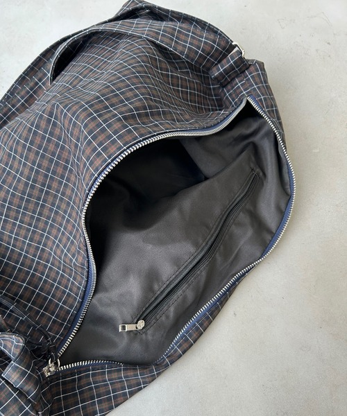 TONER（トナー）の「チェック柄ショルダーバッグ/ロゴプレート付き（ショルダーバッグ・レディース・ブラック/レッド・FREE）」の12枚目の写真