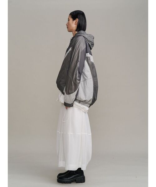 UN3D.(アンスリード)の「WAVE PATCHWORK WINDBREAKER / ウェーブパッチワークウインドブレーカー(ナイロンジャケット・レディース・ブラック/ベージュ/グレー・FREE)」の13枚目の写真