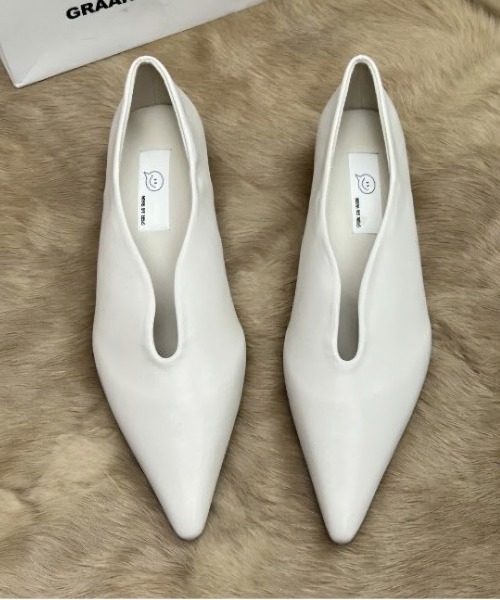 AMELY（エミリー）の「ポインテッドトゥ Vカット フラットパンプス（パンプス・レディース・ブラック/ワインレッド/ホワイト・37/36/35/39/38）」の14枚目の写真