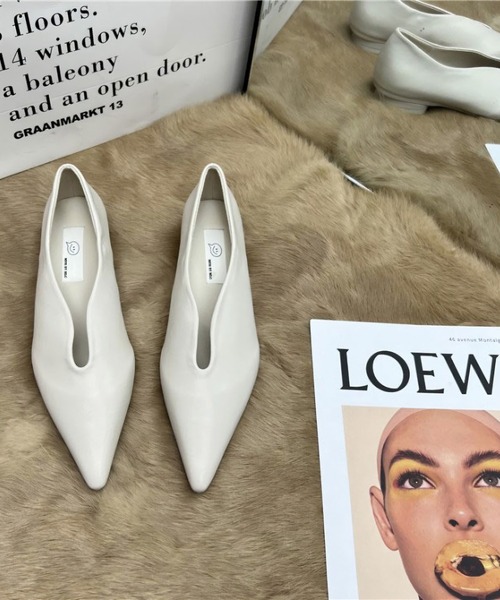 AMELY（エミリー）の「ポインテッドトゥ Vカット フラットパンプス（パンプス・レディース・ブラック/ワインレッド/ホワイト・37/36/35/39/38）」の15枚目の写真