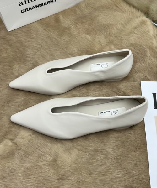 AMELY（エミリー）の「ポインテッドトゥ Vカット フラットパンプス（パンプス・レディース・ブラック/ワインレッド/ホワイト・37/36/35/39/38）」の16枚目の写真