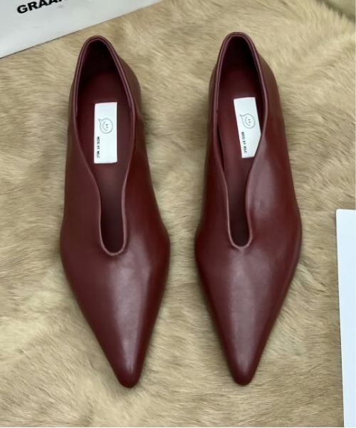 AMELY（エミリー）の「ポインテッドトゥ Vカット フラットパンプス（パンプス・レディース・ブラック/ワインレッド/ホワイト・37/36/35/39/38）」の5枚目の写真