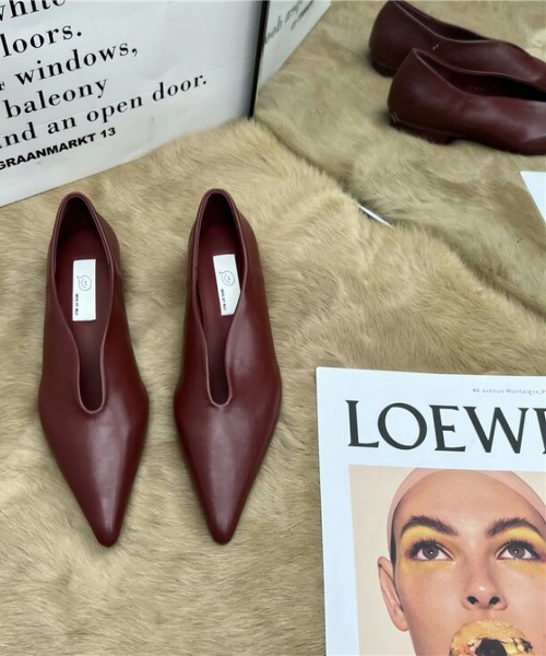 AMELY（エミリー）の「ポインテッドトゥ Vカット フラットパンプス（パンプス・レディース・ブラック/ワインレッド/ホワイト・37/36/35/39/38）」の6枚目の写真