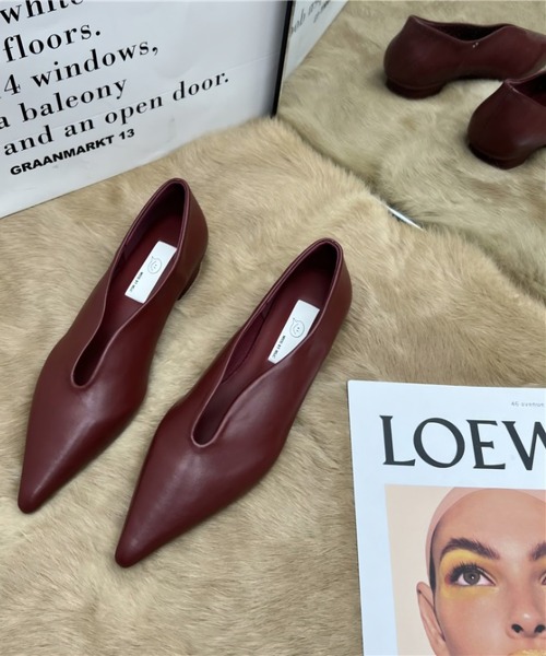 AMELY（エミリー）の「ポインテッドトゥ Vカット フラットパンプス（パンプス・レディース・ブラック/ワインレッド/ホワイト・37/36/35/39/38）」の7枚目の写真