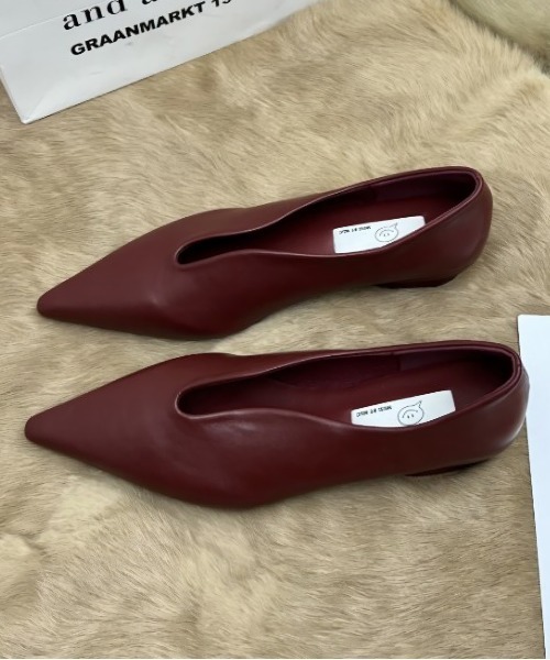 AMELY（エミリー）の「ポインテッドトゥ Vカット フラットパンプス（パンプス・レディース・ブラック/ワインレッド/ホワイト・37/36/35/39/38）」の8枚目の写真