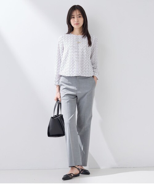 INDIVI(インディヴィ)の「【通勤/セレモニー】タックデザインブラウス(シャツ/ブラウス・レディース・ホワイト系その他/ホワイト系1・05/40/38/36/15 /13)」の5枚目の写真