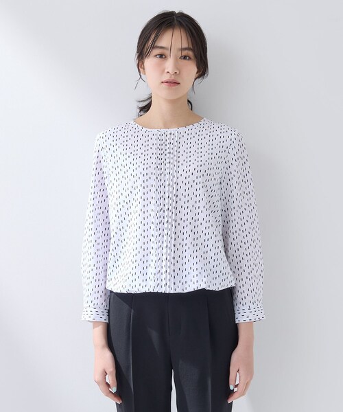 INDIVI(インディヴィ)の「【通勤/セレモニー】タックデザインブラウス(シャツ/ブラウス・レディース・ホワイト系その他/ホワイト系1・05/40/38/36/15 /13)」の12枚目の写真