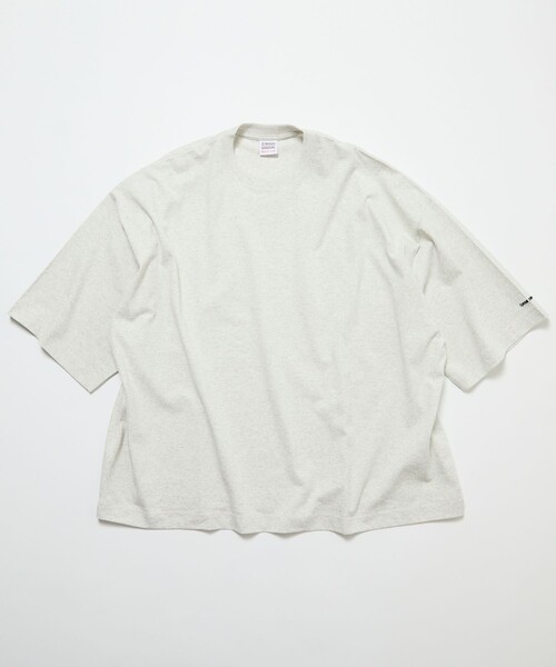 FREAK'S STORE(フリークスストア)の「CHOW DOWN/チャウダウン 限定展開 ビッグシルエット ワンポイント クルーネック Tシャツ / ワイドシルエット(Tシャツ/カットソー・メンズ・ホワイト/アッシュグレー/ブラウン/ブラック/スミクロ/グレイッシュベージュ・LARGE/MEDIUM/SMALL)」の8枚目の写真