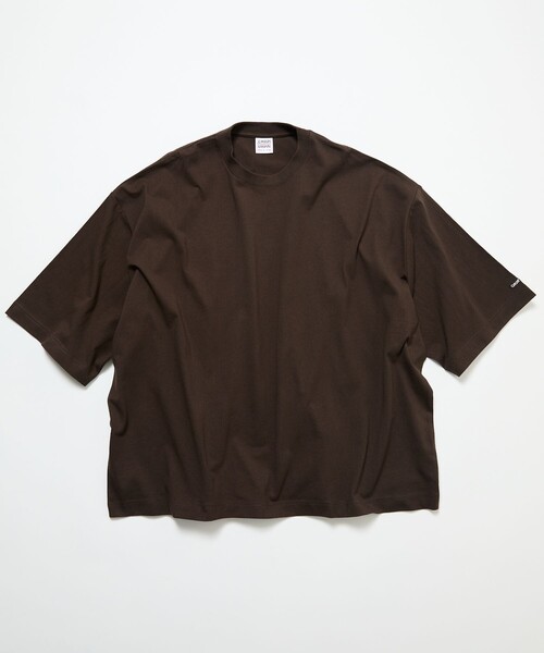 FREAK'S STORE(フリークスストア)の「CHOW DOWN/チャウダウン 限定展開 ビッグシルエット ワンポイント クルーネック Tシャツ / ワイドシルエット(Tシャツ/カットソー・メンズ・ホワイト/アッシュグレー/ブラウン/ブラック/スミクロ/グレイッシュベージュ・LARGE/MEDIUM/SMALL)」の17枚目の写真
