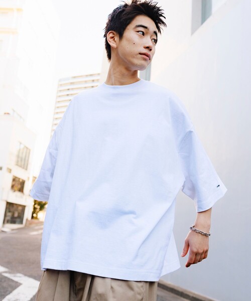FREAK'S STORE(フリークスストア)の「CHOW DOWN/チャウダウン 限定展開 ビッグシルエット ワンポイント クルーネック Tシャツ / ワイドシルエット(Tシャツ/カットソー・メンズ・ホワイト/アッシュグレー/ブラウン/ブラック/スミクロ/グレイッシュベージュ・LARGE/MEDIUM/SMALL)」の20枚目の写真