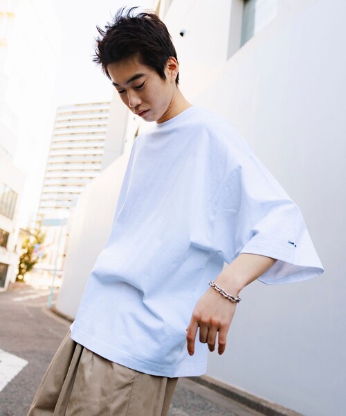 FREAK'S STORE(フリークスストア)の「CHOW DOWN/チャウダウン 限定展開 ビッグシルエット ワンポイント クルーネック Tシャツ / ワイドシルエット(Tシャツ/カットソー・メンズ・ホワイト/アッシュグレー/ブラウン/ブラック/スミクロ/グレイッシュベージュ・LARGE/MEDIUM/SMALL)」の21枚目の写真