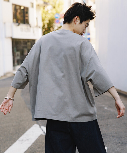 FREAK'S STORE(フリークスストア)の「CHOW DOWN/チャウダウン 限定展開 ビッグシルエット ワンポイント クルーネック Tシャツ / ワイドシルエット(Tシャツ/カットソー・メンズ・ホワイト/アッシュグレー/ブラウン/ブラック/スミクロ/グレイッシュベージュ・LARGE/MEDIUM/SMALL)」の12枚目の写真