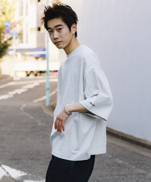 FREAK'S STORE(フリークスストア)の「CHOW DOWN/チャウダウン 限定展開 ビッグシルエット ワンポイント クルーネック Tシャツ / ワイドシルエット(Tシャツ/カットソー・メンズ・ホワイト/アッシュグレー/ブラウン/ブラック/スミクロ/グレイッシュベージュ・LARGE/MEDIUM/SMALL)」の19枚目の写真