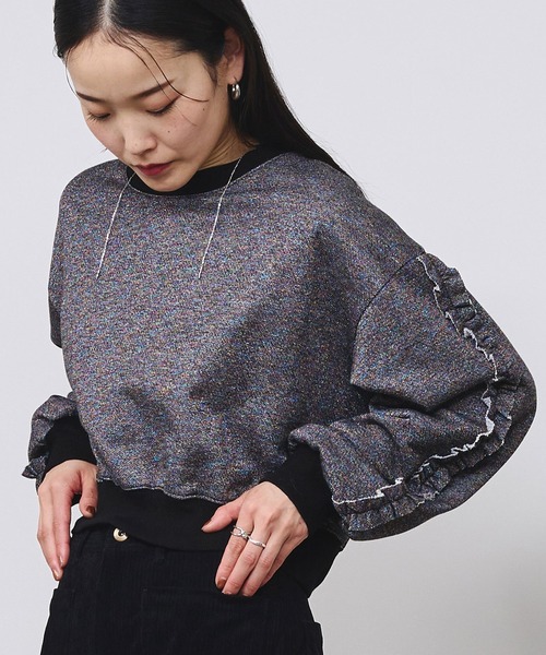 ROSE BUD(ローズバッド)の「LAME RUFFLE SLEEVE SWEAT(スウェット・レディース・ブラック/グレー・ONE SIZE)」の2枚目の写真