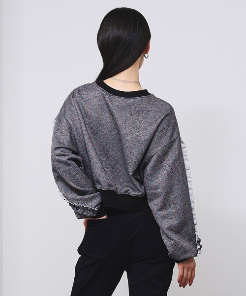 ROSE BUD(ローズバッド)の「LAME RUFFLE SLEEVE SWEAT(スウェット・レディース・ブラック/グレー・ONE SIZE)」の5枚目の写真