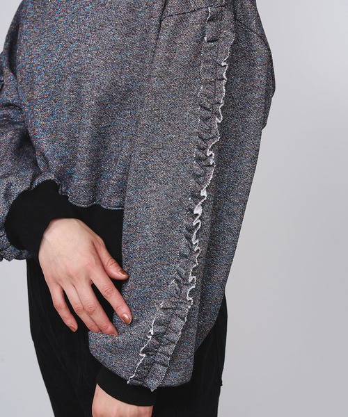 ROSE BUD(ローズバッド)の「LAME RUFFLE SLEEVE SWEAT(スウェット・レディース・ブラック/グレー・ONE SIZE)」の10枚目の写真