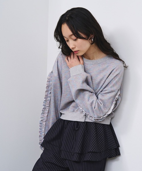 ROSE BUD(ローズバッド)の「LAME RUFFLE SLEEVE SWEAT(スウェット・レディース・ブラック/グレー・ONE SIZE)」の11枚目の写真