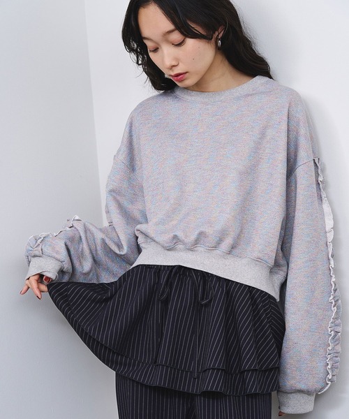 ROSE BUD(ローズバッド)の「LAME RUFFLE SLEEVE SWEAT(スウェット・レディース・ブラック/グレー・ONE SIZE)」の12枚目の写真
