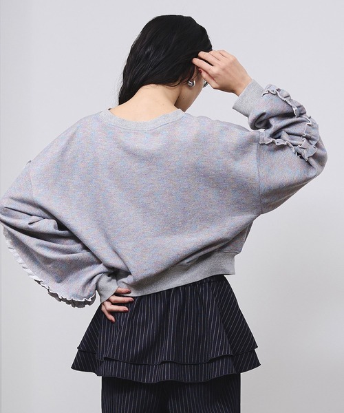 ROSE BUD(ローズバッド)の「LAME RUFFLE SLEEVE SWEAT(スウェット・レディース・ブラック/グレー・ONE SIZE)」の15枚目の写真
