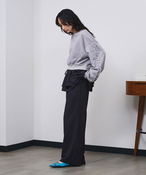 ROSE BUD(ローズバッド)の「LAME RUFFLE SLEEVE SWEAT(スウェット・レディース・ブラック/グレー・ONE SIZE)」の18枚目の写真