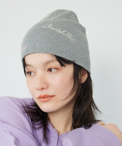 RODEO CROWNS WIDE BOWL(ロデオクラウンズワイドボウル)の「embroidery ビーニー(ニットキャップ/ビーニー・レディース・オフホワイト/グレー/ブラック・FREE)」の1枚目の写真
