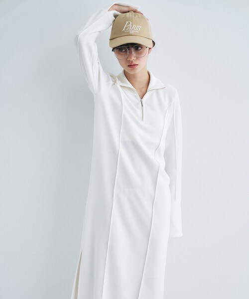 CODE A（コードエー）の「high neck jersey dress（ワンピース・レディース・ベージュ/チャコールグレー/ホワイト・00）」の7枚目の写真