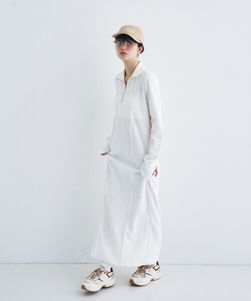CODE A（コードエー）の「high neck jersey dress（ワンピース・レディース・ベージュ/チャコールグレー/ホワイト・00）」の8枚目の写真