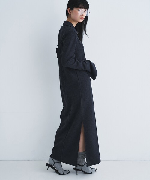 CODE A（コードエー）の「high neck jersey dress（ワンピース・レディース・ベージュ/チャコールグレー/ホワイト・00）」の15枚目の写真