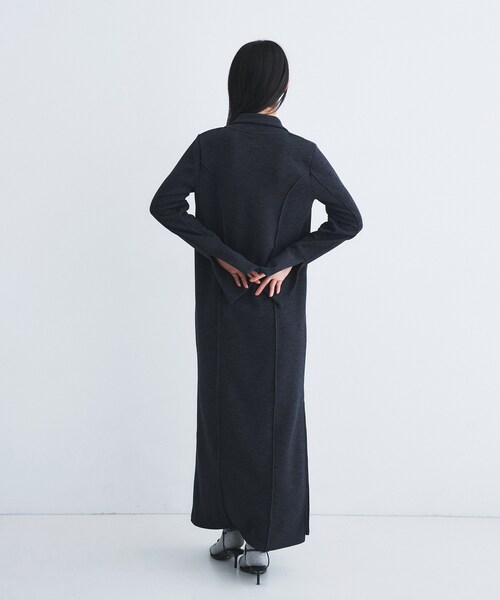 CODE A（コードエー）の「high neck jersey dress（ワンピース・レディース・ベージュ/チャコールグレー/ホワイト・00）」の17枚目の写真