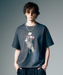 glamb（グラム）の「Prayer Charm T-Shirt / プレイヤーチャームTシャツ（Tシャツ/カットソー）」