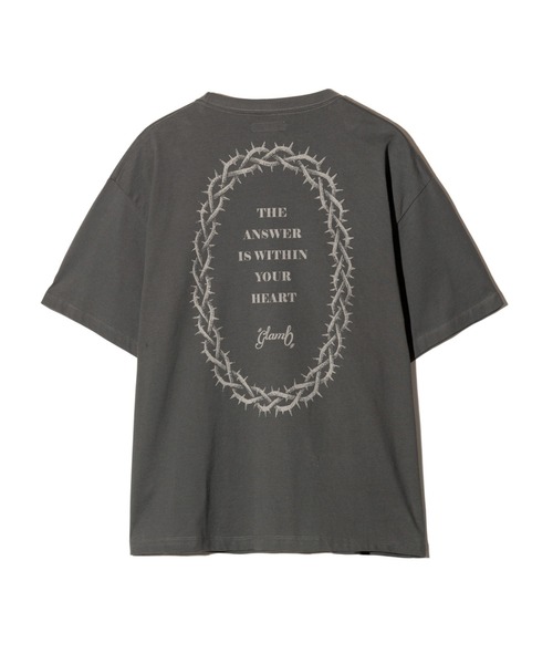glamb(グラム)の「Prayer Charm T-Shirt / プレイヤーチャームTシャツ(Tシャツ/カットソー・メンズ・チャコール/ブラック・S/M/L)」の6枚目の写真