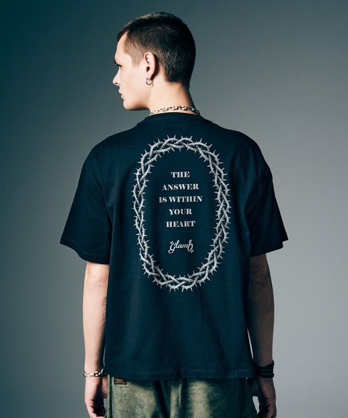 glamb(グラム)の「Prayer Charm T-Shirt / プレイヤーチャームTシャツ(Tシャツ/カットソー・メンズ・チャコール/ブラック・S/M/L)」の7枚目の写真