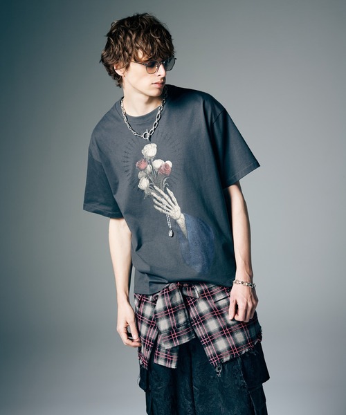 glamb(グラム)の「Prayer Charm T-Shirt / プレイヤーチャームTシャツ(Tシャツ/カットソー・メンズ・チャコール/ブラック・S/M/L)」の12枚目の写真