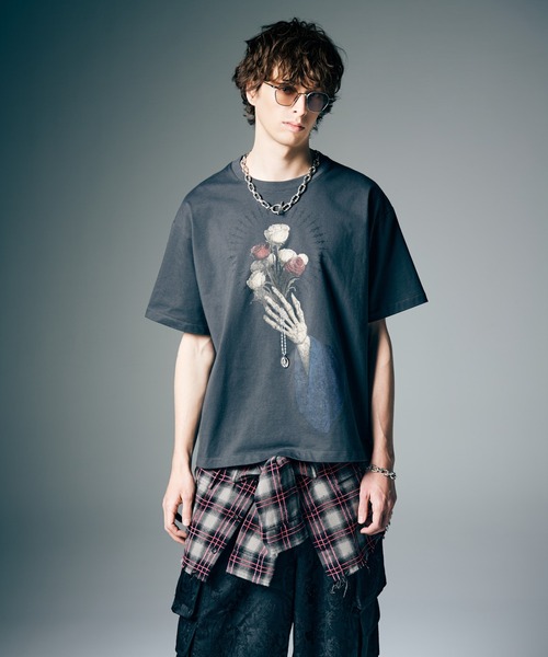glamb(グラム)の「Prayer Charm T-Shirt / プレイヤーチャームTシャツ(Tシャツ/カットソー・メンズ・チャコール/ブラック・S/M/L)」の13枚目の写真