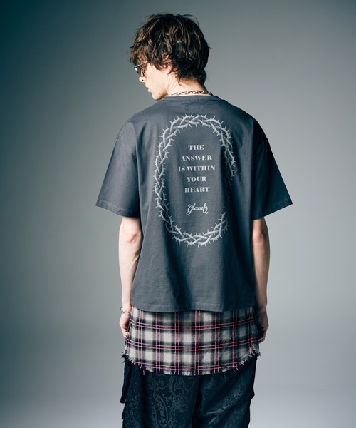 glamb(グラム)の「Prayer Charm T-Shirt / プレイヤーチャームTシャツ(Tシャツ/カットソー・メンズ・チャコール/ブラック・S/M/L)」の14枚目の写真