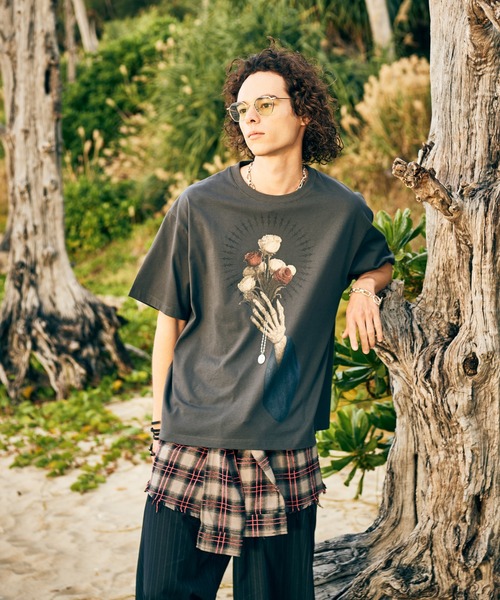 glamb(グラム)の「Prayer Charm T-Shirt / プレイヤーチャームTシャツ(Tシャツ/カットソー・メンズ・チャコール/ブラック・S/M/L)」の16枚目の写真