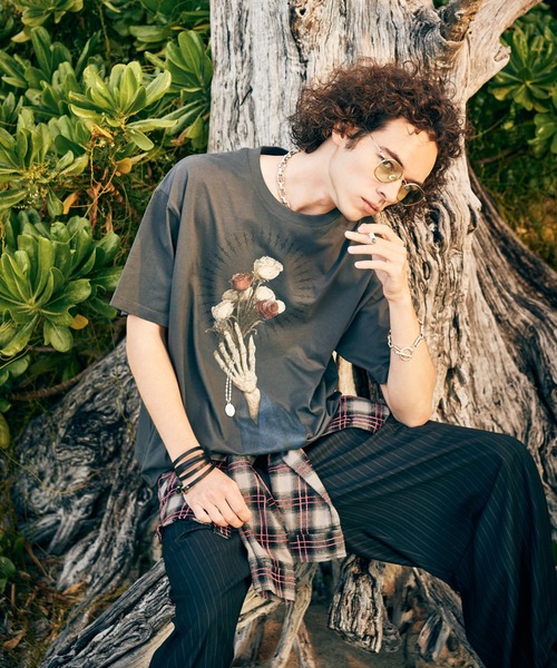 glamb(グラム)の「Prayer Charm T-Shirt / プレイヤーチャームTシャツ(Tシャツ/カットソー・メンズ・チャコール/ブラック・S/M/L)」の19枚目の写真