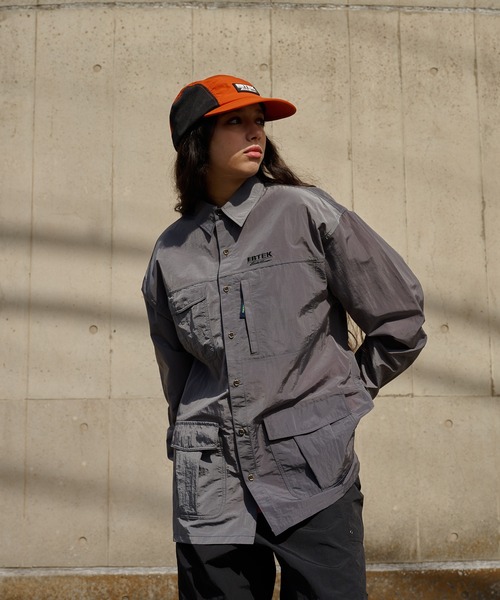 Eddie Bauer(エディーバウアー)の「EBTEK マルチポケットシャツ(シャツ/ブラウス・メンズ・ネイビー/チャコール/サンドグレー・L/M/S/XL)」の2枚目の写真