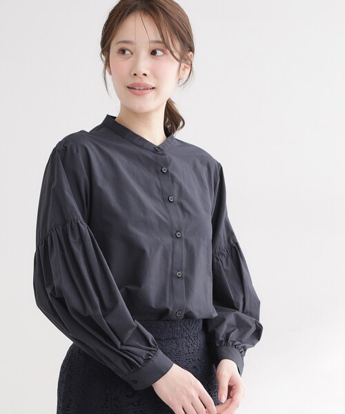 Reflect(リフレクト)の「【レイヤードにおすすめ◎】バンドカラーボリュームスリーブシャツ(シャツ/ブラウス・レディース・ネイビー/サックスブルー系2/スモーキーグリーン系/オフホワイト・00)」の15枚目の写真