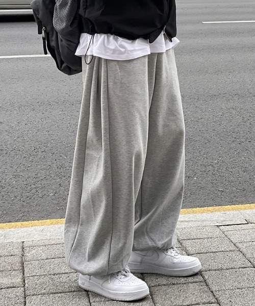 B.R.U(ブル)の「サイドタックスウェットパンツ(スウェットパンツ・メンズ・グレー/ピンク/グリーン・LARGE/MEDIUM)」の1枚目の写真