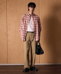 TNGT（ティーエヌジーティー）の「Comfort Cotton Pants (Beige) TNPA6E104I2（スラックス）」