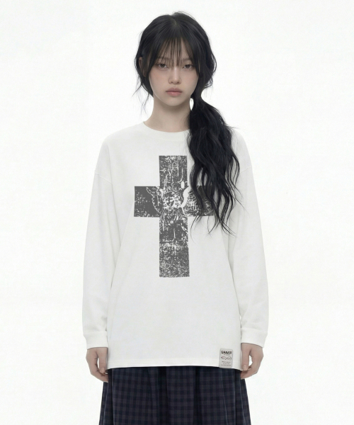 GRAVER（グレーバー）の「[ユニセックス]エンジェルクロス ロングスリーブTシャツ_3カラー（Tシャツ/カットソー・レディース・ブラック/チャコールグレー/ホワイト・MEDIUM/LARGE）」の11枚目の写真