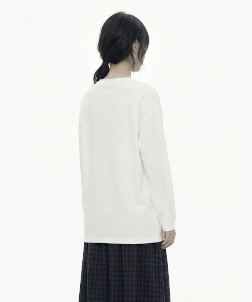 GRAVER（グレーバー）の「[ユニセックス]エンジェルクロス ロングスリーブTシャツ_3カラー（Tシャツ/カットソー・レディース・ブラック/チャコールグレー/ホワイト・MEDIUM/LARGE）」の12枚目の写真