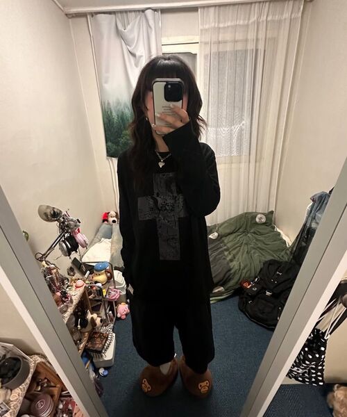 GRAVER（グレーバー）の「[ユニセックス]エンジェルクロス ロングスリーブTシャツ_3カラー（Tシャツ/カットソー・レディース・ブラック/チャコールグレー/ホワイト・MEDIUM/LARGE）」の18枚目の写真