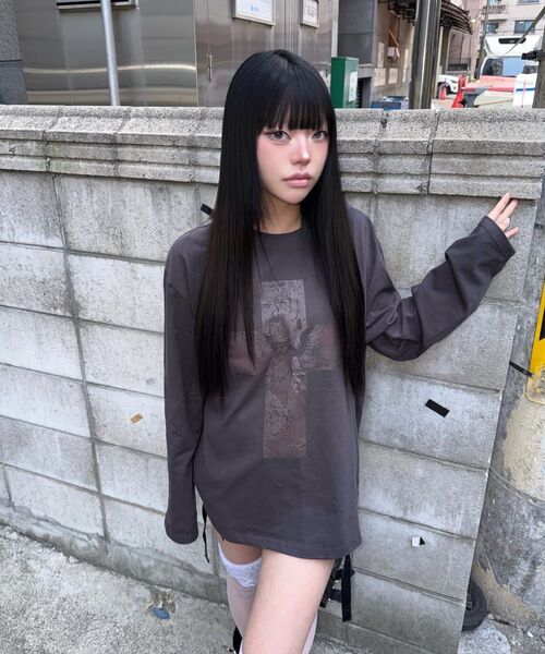 GRAVER（グレーバー）の「[ユニセックス]エンジェルクロス ロングスリーブTシャツ_3カラー（Tシャツ/カットソー・レディース・ブラック/チャコールグレー/ホワイト・MEDIUM/LARGE）」の19枚目の写真