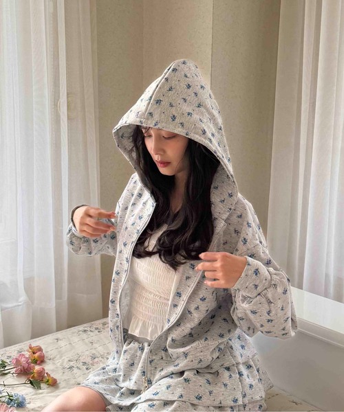 AS KNOW AS plus（アズノゥアズプラス）の「〇アソート柄ジップパーカー(花柄・ドット・ビジュー）セットアップ対応（パーカー・レディース・ブラック系/アイボリー系/グレー系・FREE）」の6枚目の写真