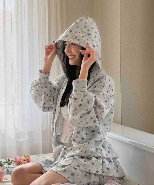 AS KNOW AS plus（アズノゥアズプラス）の「〇アソート柄ジップパーカー(花柄・ドット・ビジュー）セットアップ対応（パーカー・レディース・ブラック系/アイボリー系/グレー系・FREE）」の7枚目の写真