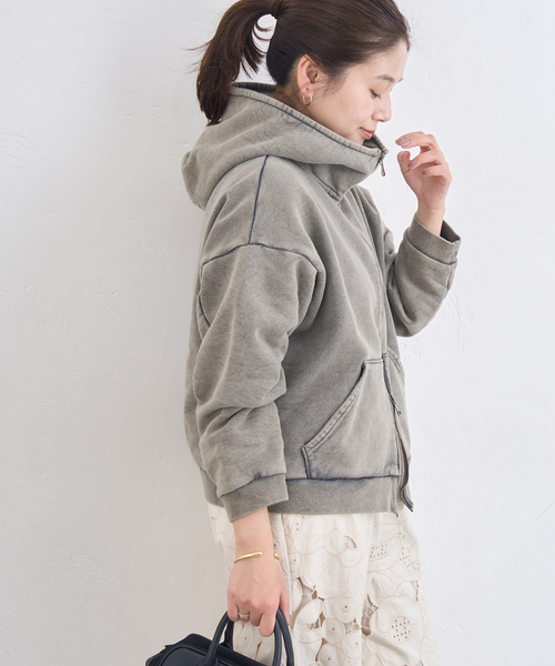 JOURNAL STANDARD(ジャーナルスタンダード)の「ピグメントスウェットパーカー(パーカー・レディース・ブラック系その他/ライトグレー・FREE)」の2枚目の写真