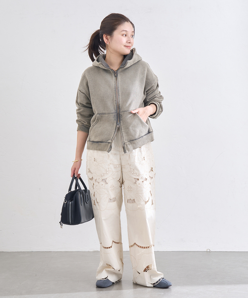 JOURNAL STANDARD(ジャーナルスタンダード)の「ピグメントスウェットパーカー(パーカー・レディース・ブラック系その他/ライトグレー・FREE)」の4枚目の写真